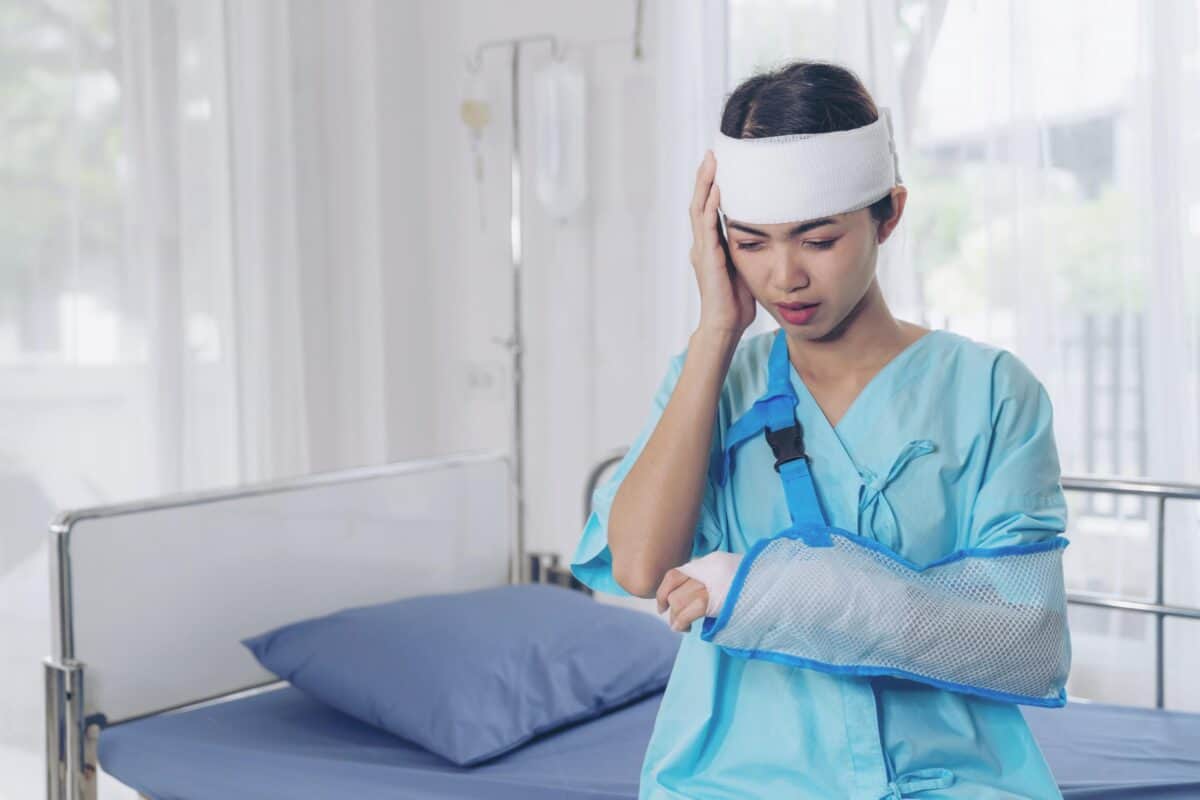 lonely-accident-patients-injury-headache-woman-hospital-medical-concept-1200x800.jpg